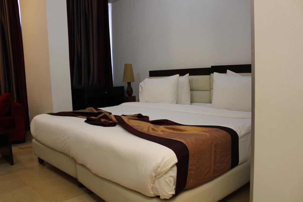 Bliss 3000 Furnished Studios Beiroet Buitenkant foto