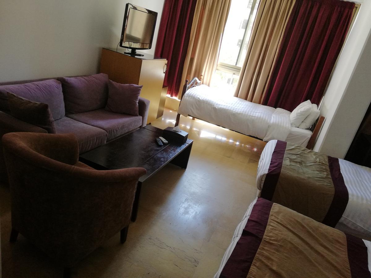 Bliss 3000 Furnished Studios Beiroet Buitenkant foto